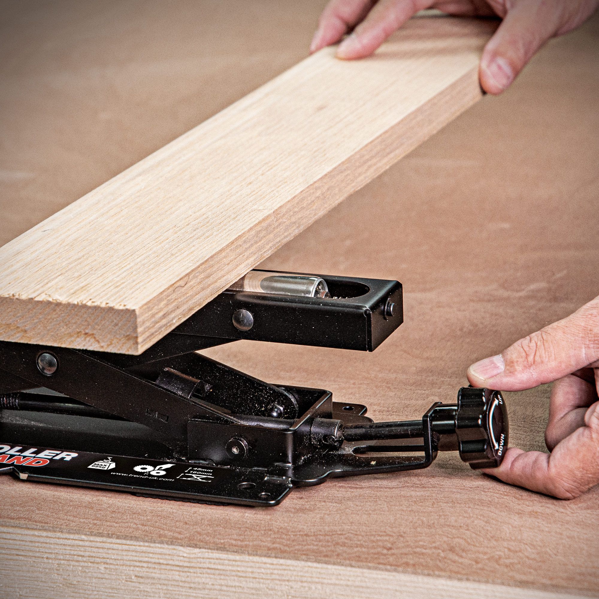 Adjustable rolling table store saw stand